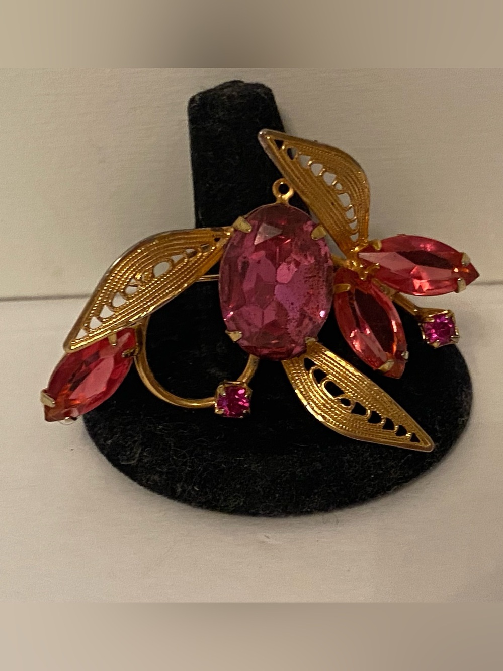 VINTAGE BROOCH PIN GOLD TONE FILIGREE PINK FACETED STONES GLASS FLOWER